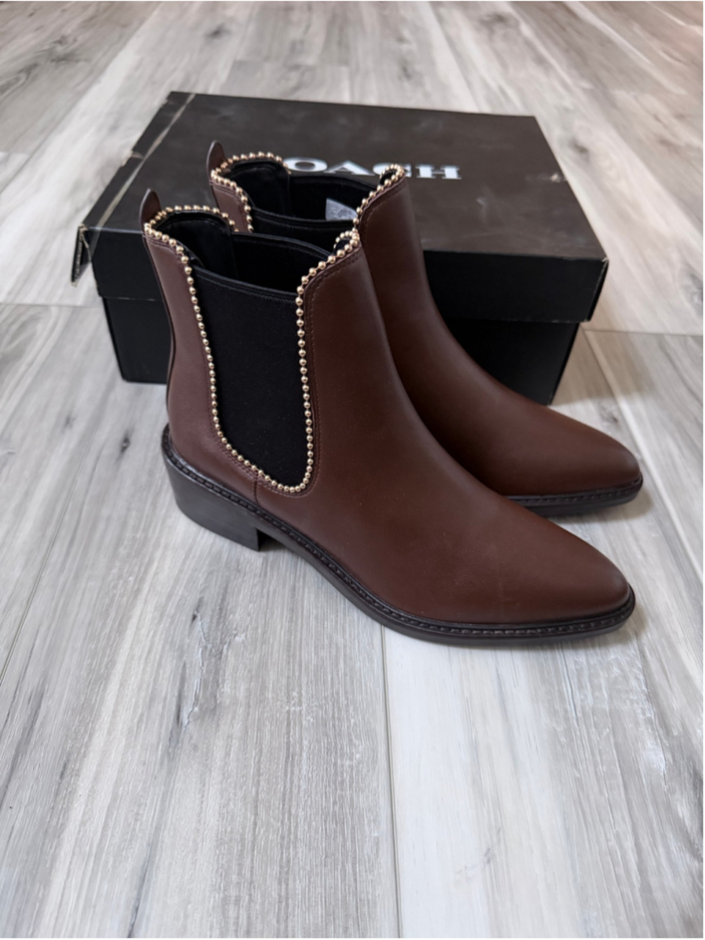 Coach Bowery Leather Chelsea Boots Women’s 6B Walnut Brown Gold Stud NIB